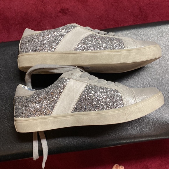 Woman’s sneakers - Picture 3 of 6